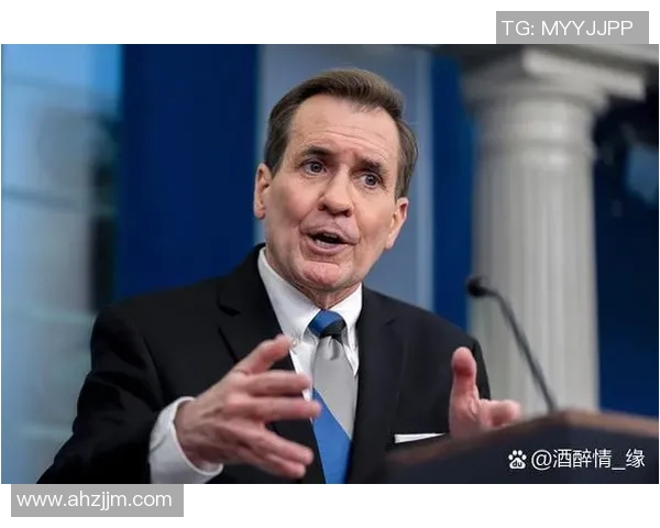 足球明星意外扔刀瞬间被捕捉引发热议网友纷纷猜测背后故事